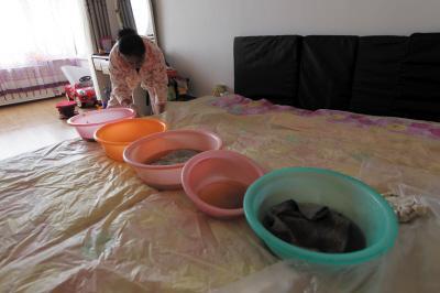 潮阳楼上漏水，住户失联，小区没物管，业主维权难！律师来支招……